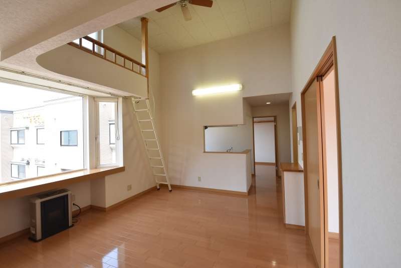 収益　ブルーソール 内観